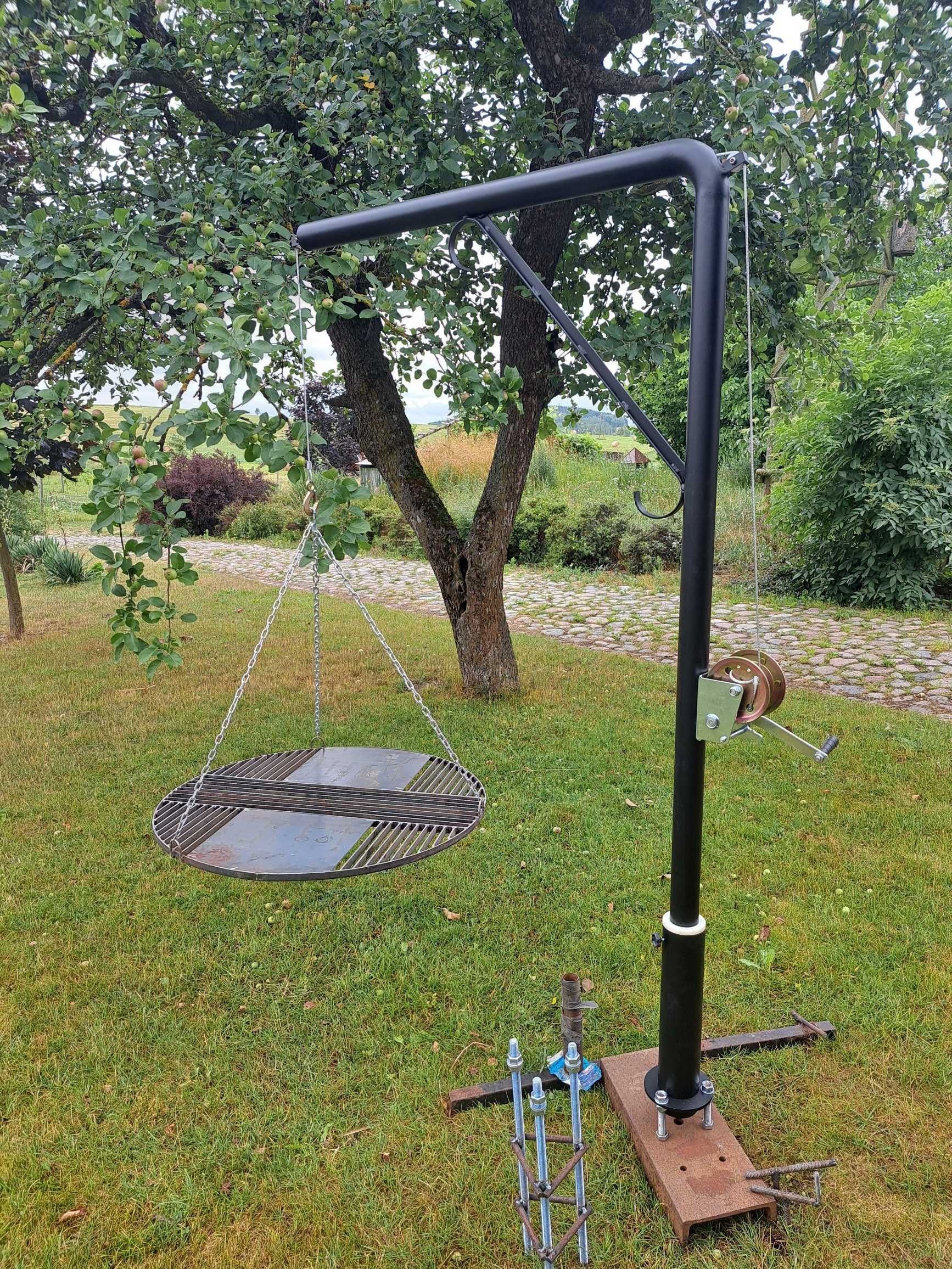 grill obrotowy nad ognisko