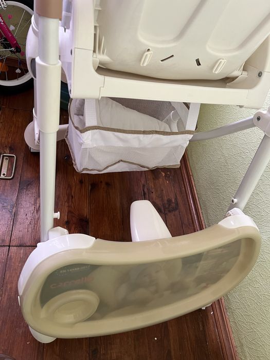 Продам стільчик для годування Carello