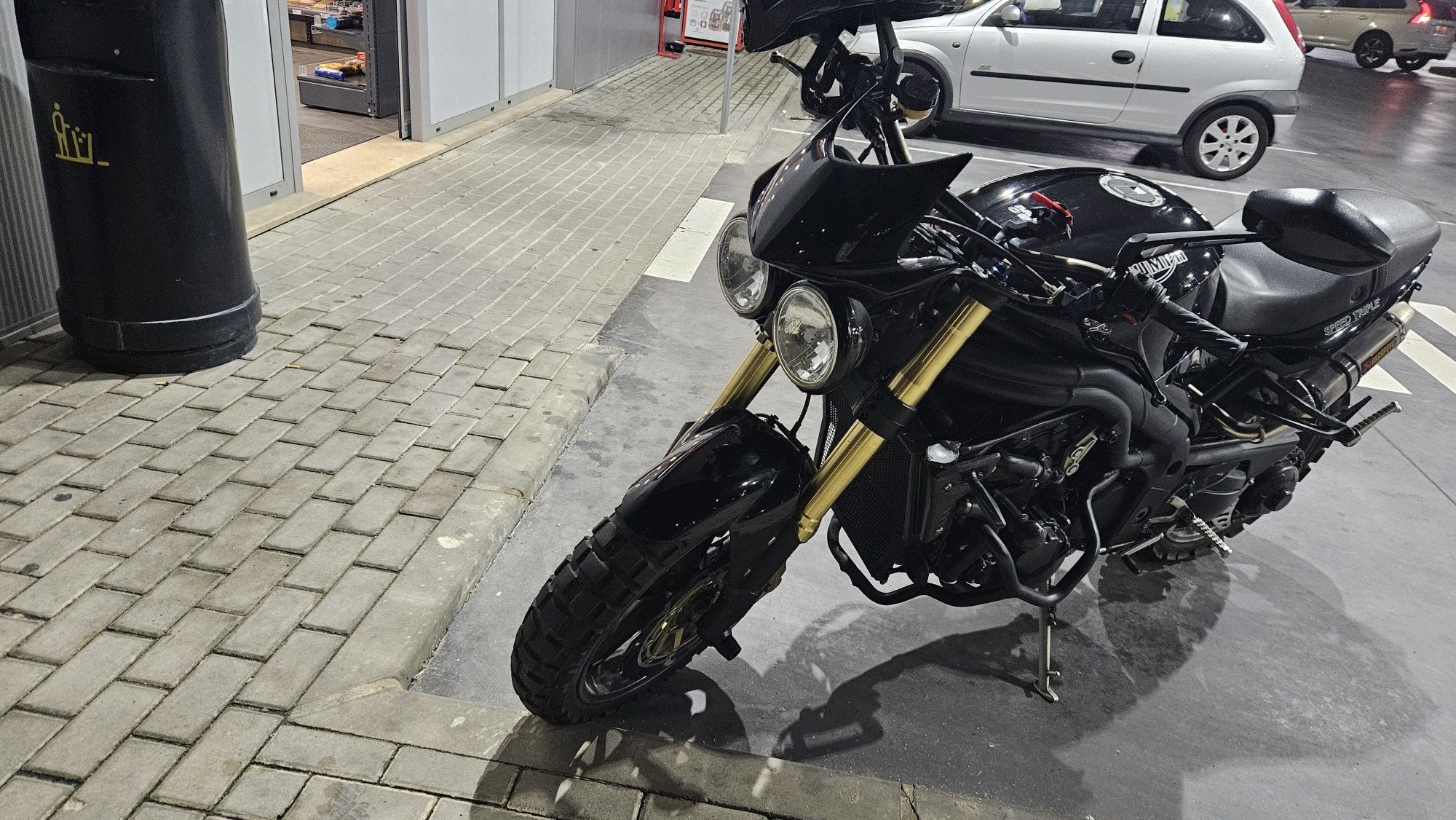Triumph speed triple 1050