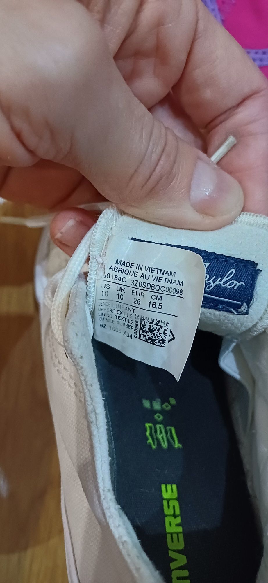 Vários sapatos para menina. E Muito bom estado. Limpos e desinfectados