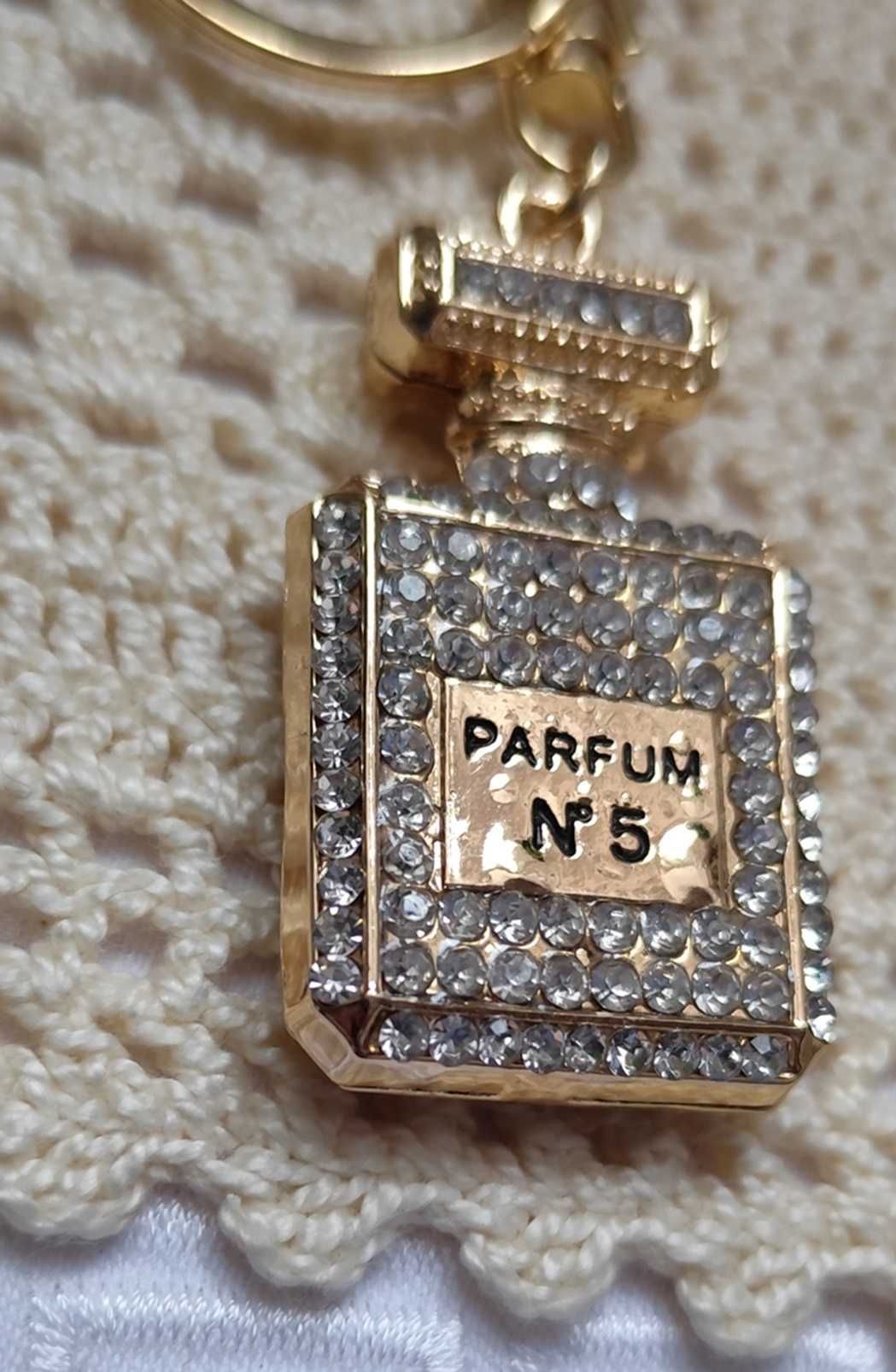 Zjawiskowy w cyrkoniach No5 perfumy chanel  brelok złoty zawieszka