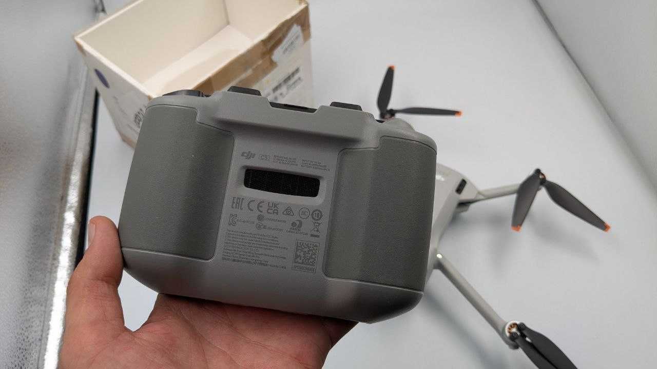 Квадрокоптер DJI Mini 3 Pro