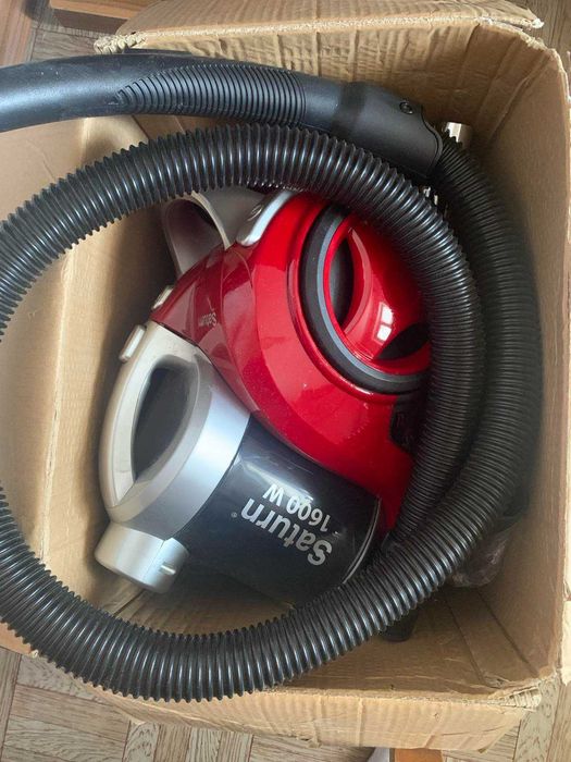 Пилесос Saturn 1600 W новый