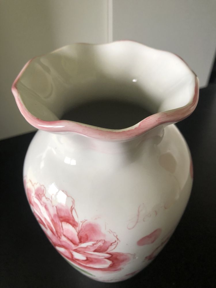 Chiński duży ceramiczny biały wazon w serca i róże