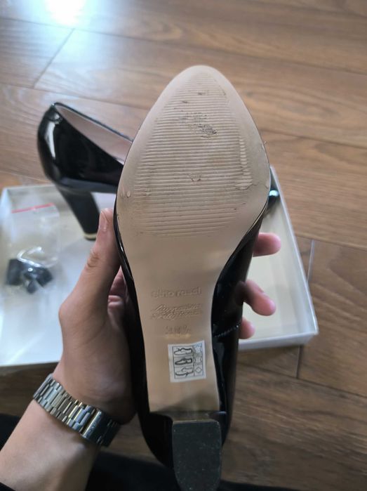 Чорні Каблучки...