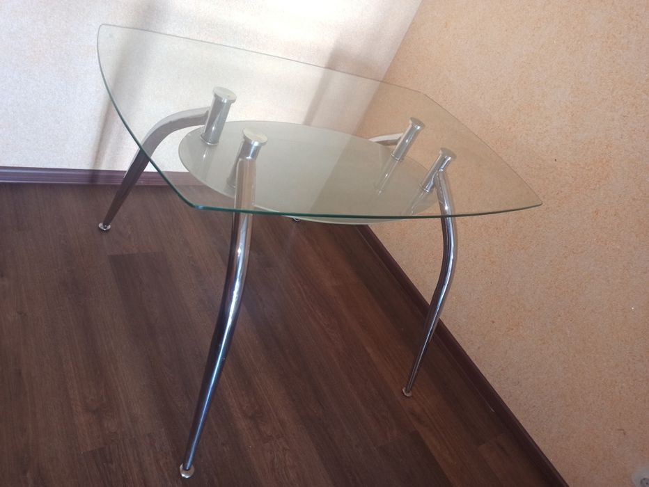 Стіл кухонний скляний