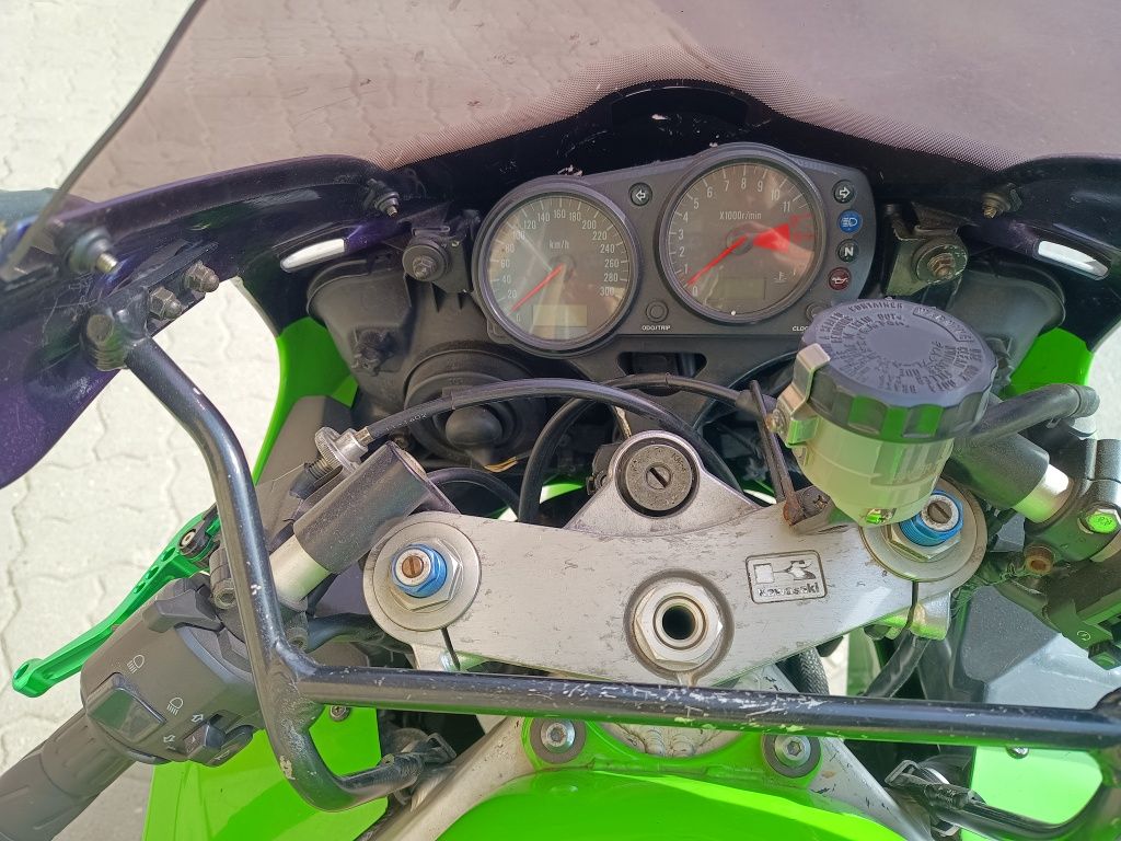 Kawasaki Ninja 900