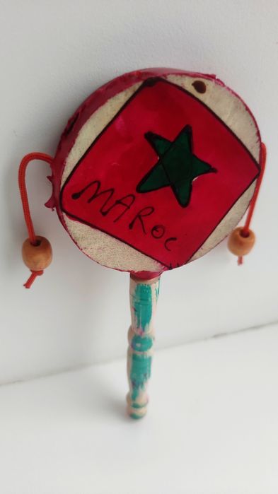 Марокканський ручний барабан музичний інструмент