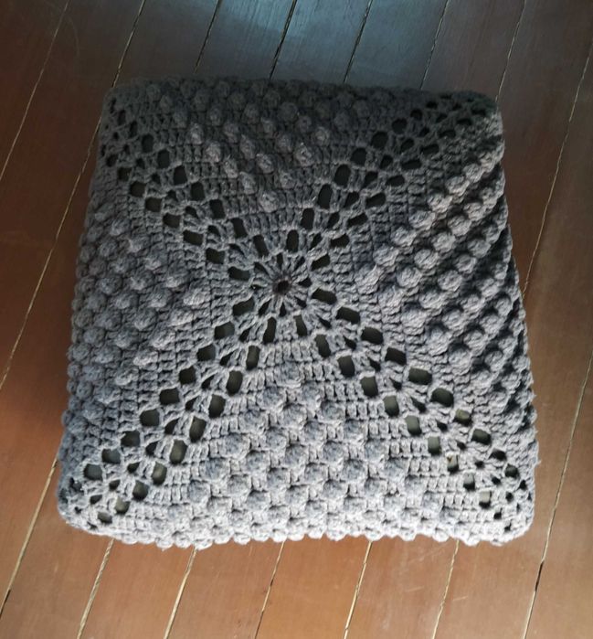 Almofadão de lã em crochet