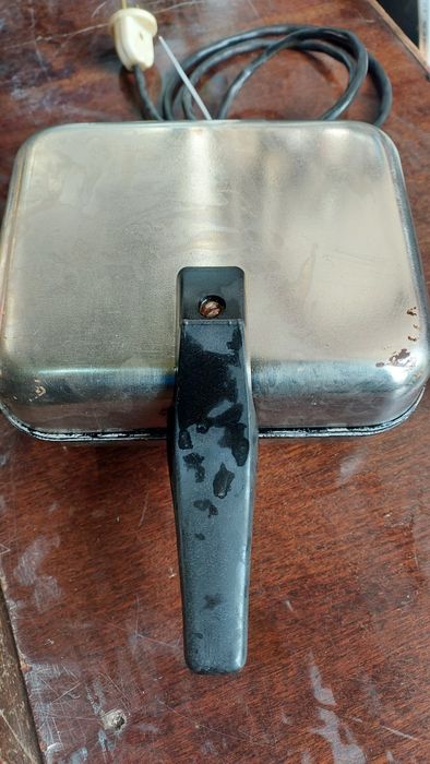 Вафельница советская,хорошего качества.