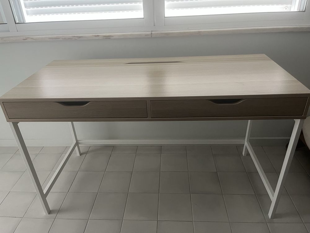 Secretaria IKEA modelo ALEX (132x58 cm)