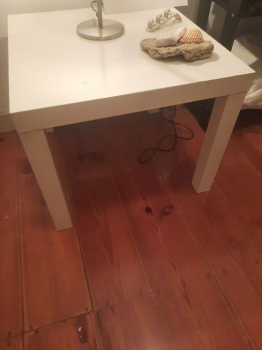 Cama de solteiro com colchão,mesa de cabeceira, guarda roupa , mesa