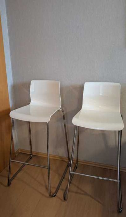 Bancos Altos GLENN do Ikea - Brancos/Cromados (66 cm)