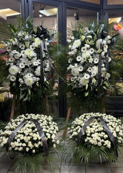 Ритуальнні,похоронні вінки та корзини з живих квітів.