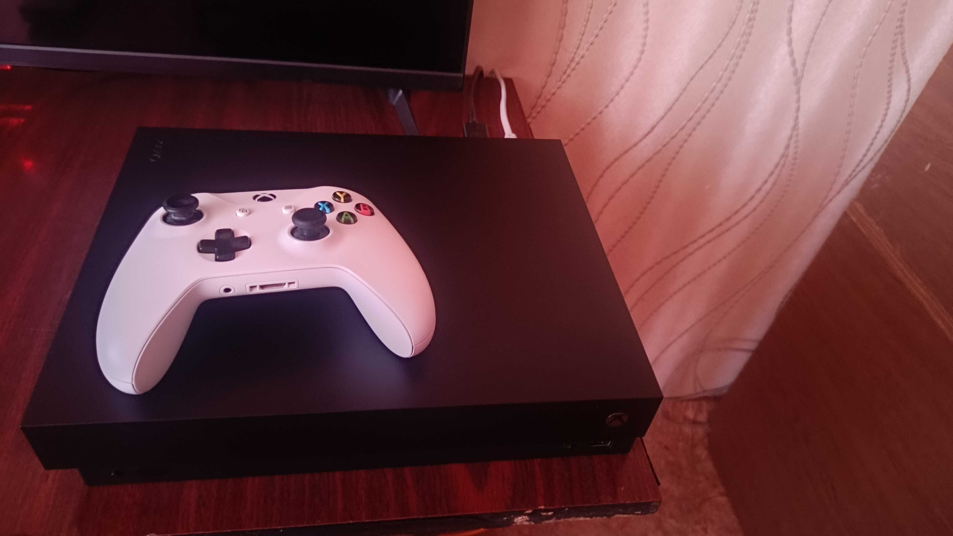 Xbox one x 1TB,з джойстиком