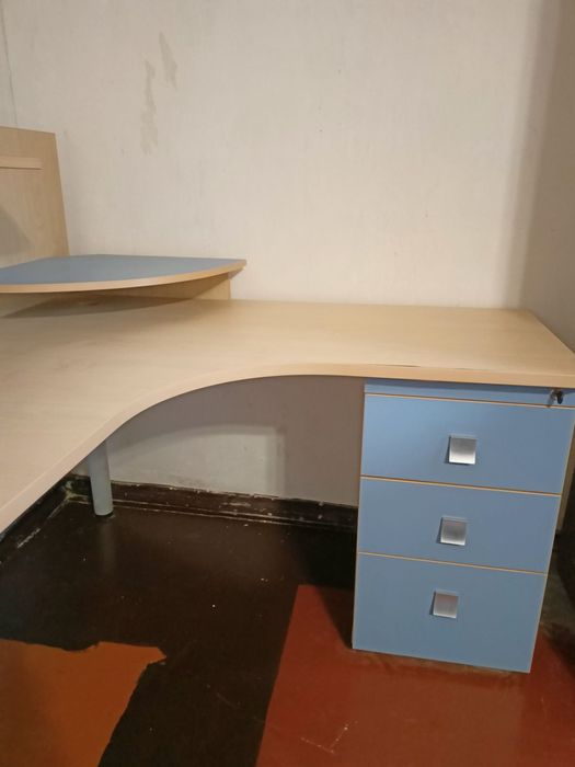 Продам письмовий стіл