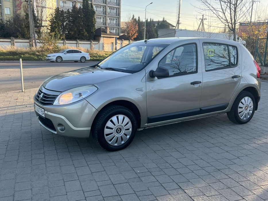 Продам офіційний Рено Сандеро,2012 рік