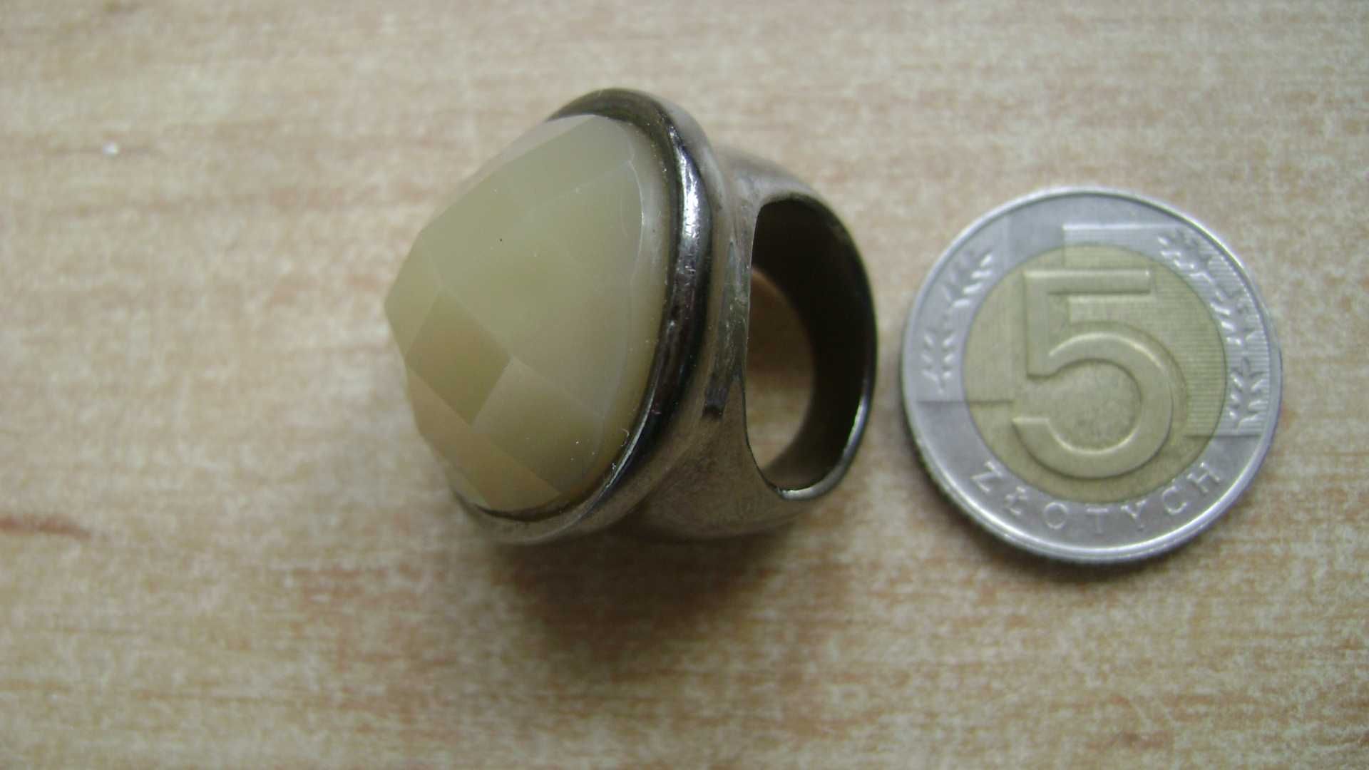 Starocie z PRL - Biżuteria = Pierścień Magika, rozmiar 16 mm