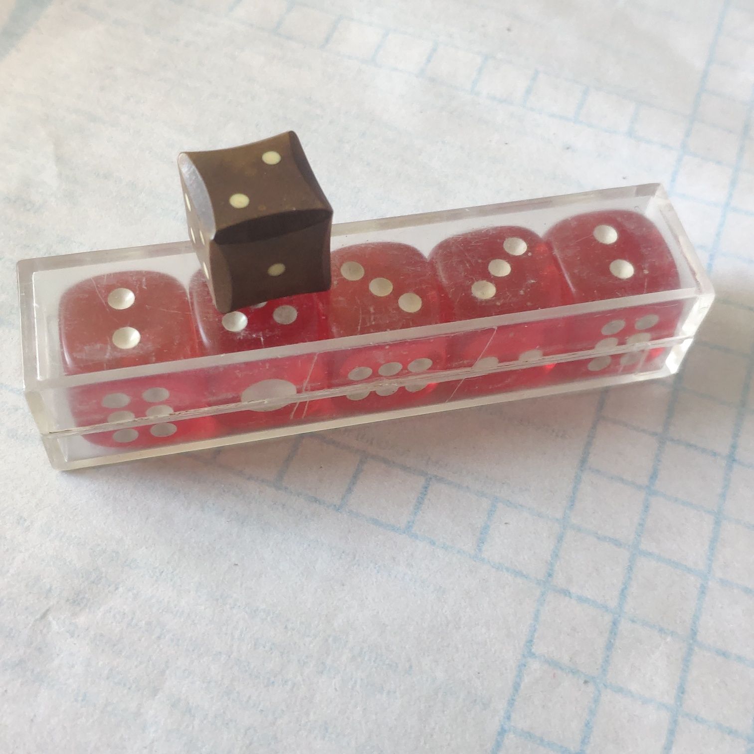 Кости игральные .
