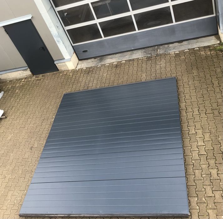 Brama 330 x 330 panelowa segmentowa garażowa przemysłowa rolowana