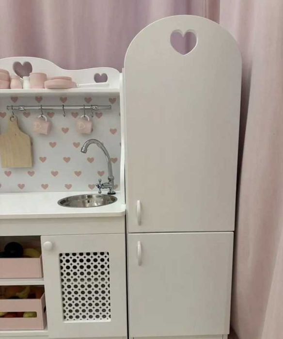 Детская деревянная кухня
Дитяча кухня iграшкова