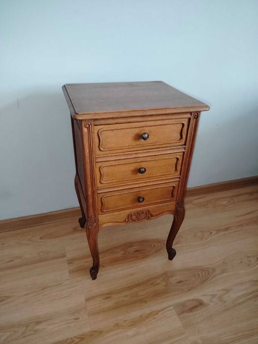 Dekoracyjna szafka Ludwik  z trzema szufladami , lity dąb