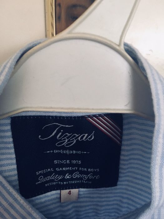 Camisa marca Tizzas tamanho 4 linho