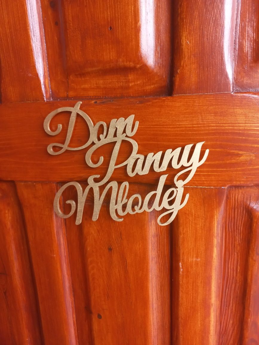 Napis na drzwi dom panny mlodej