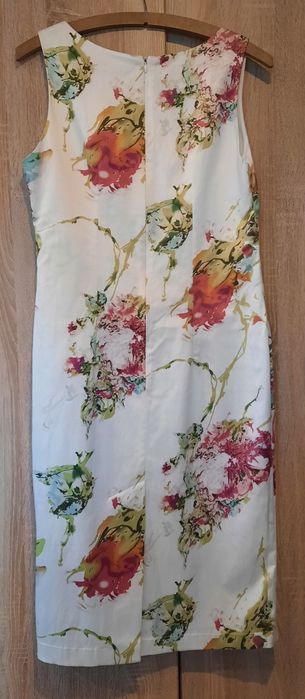 Sukienka wizytowa bez rękawów   40