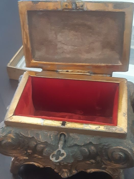 Guarda joias  em latão