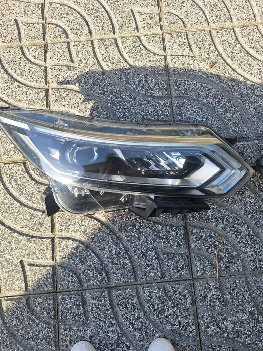 Farol esquerdo e direito Nissan Qashqai J11
