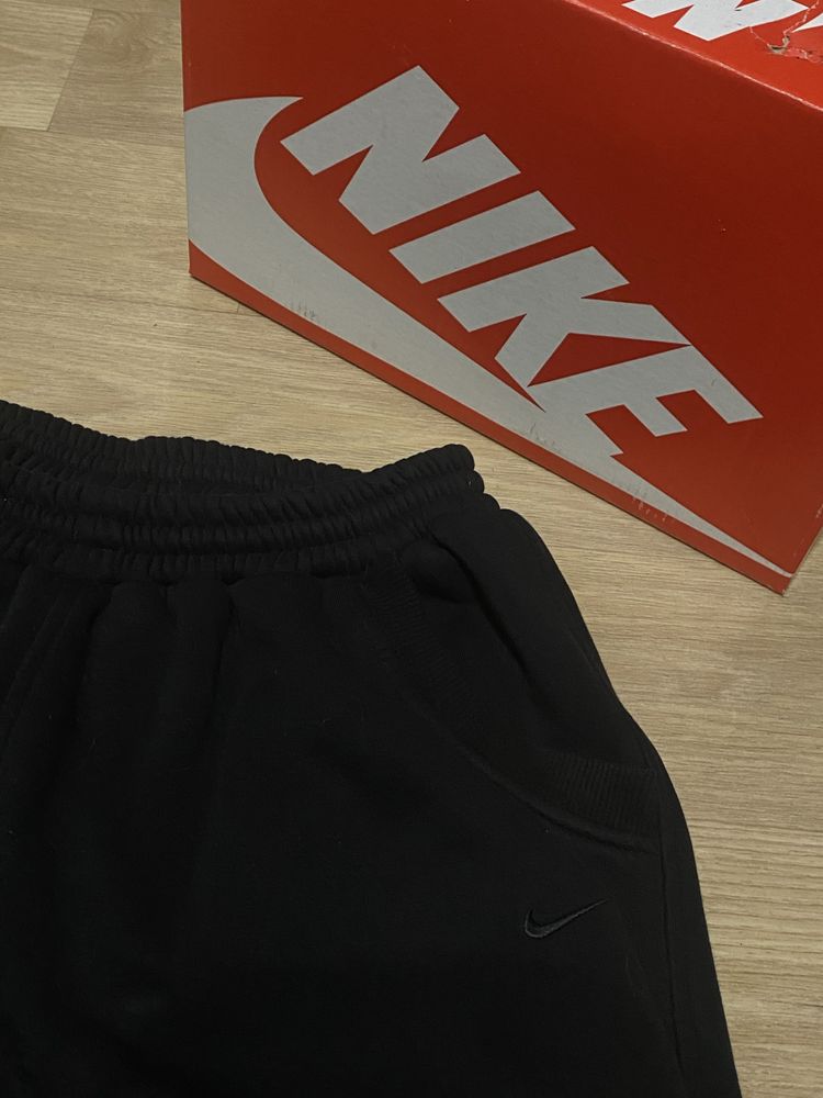 Спортивные штаны NIKE