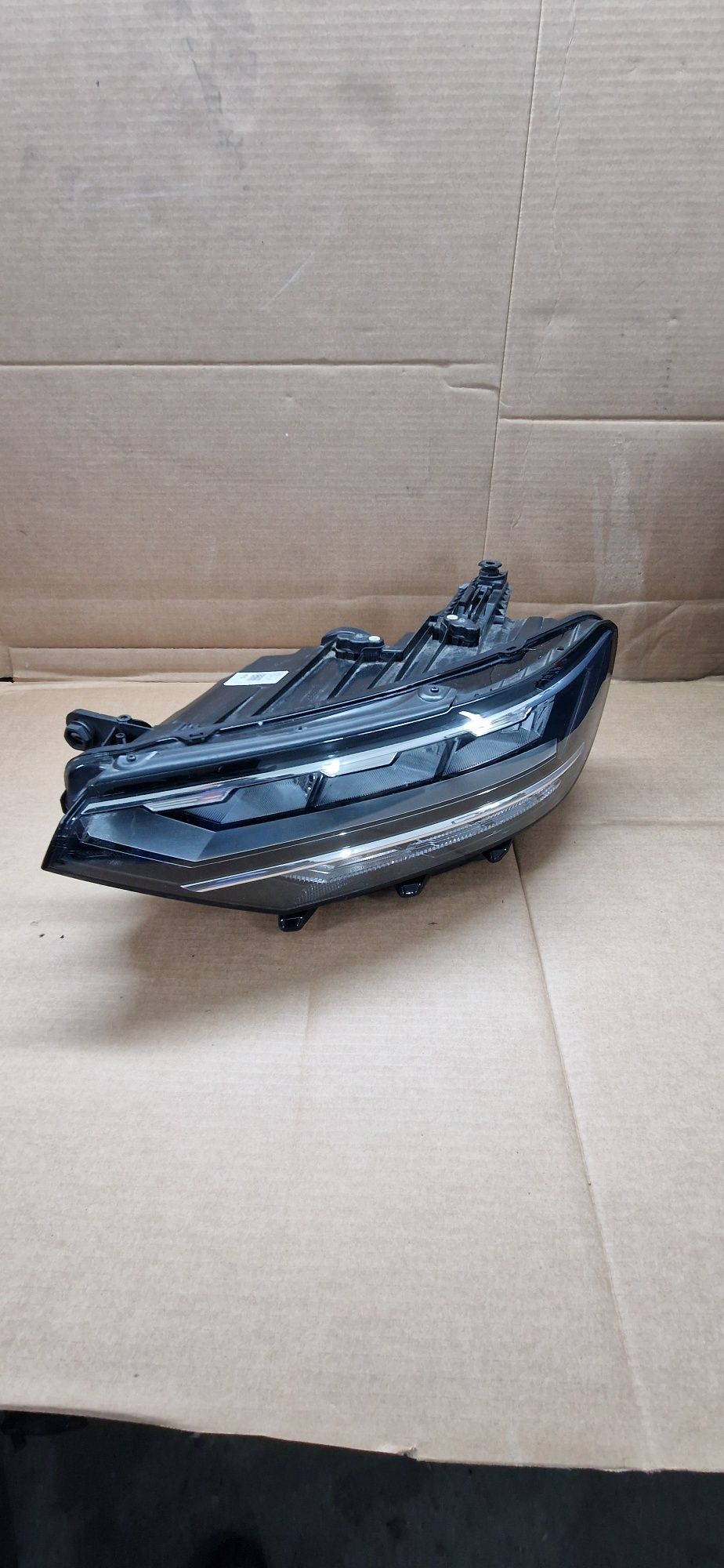 Lampa przod przednia lewa vw passat b8 lift led