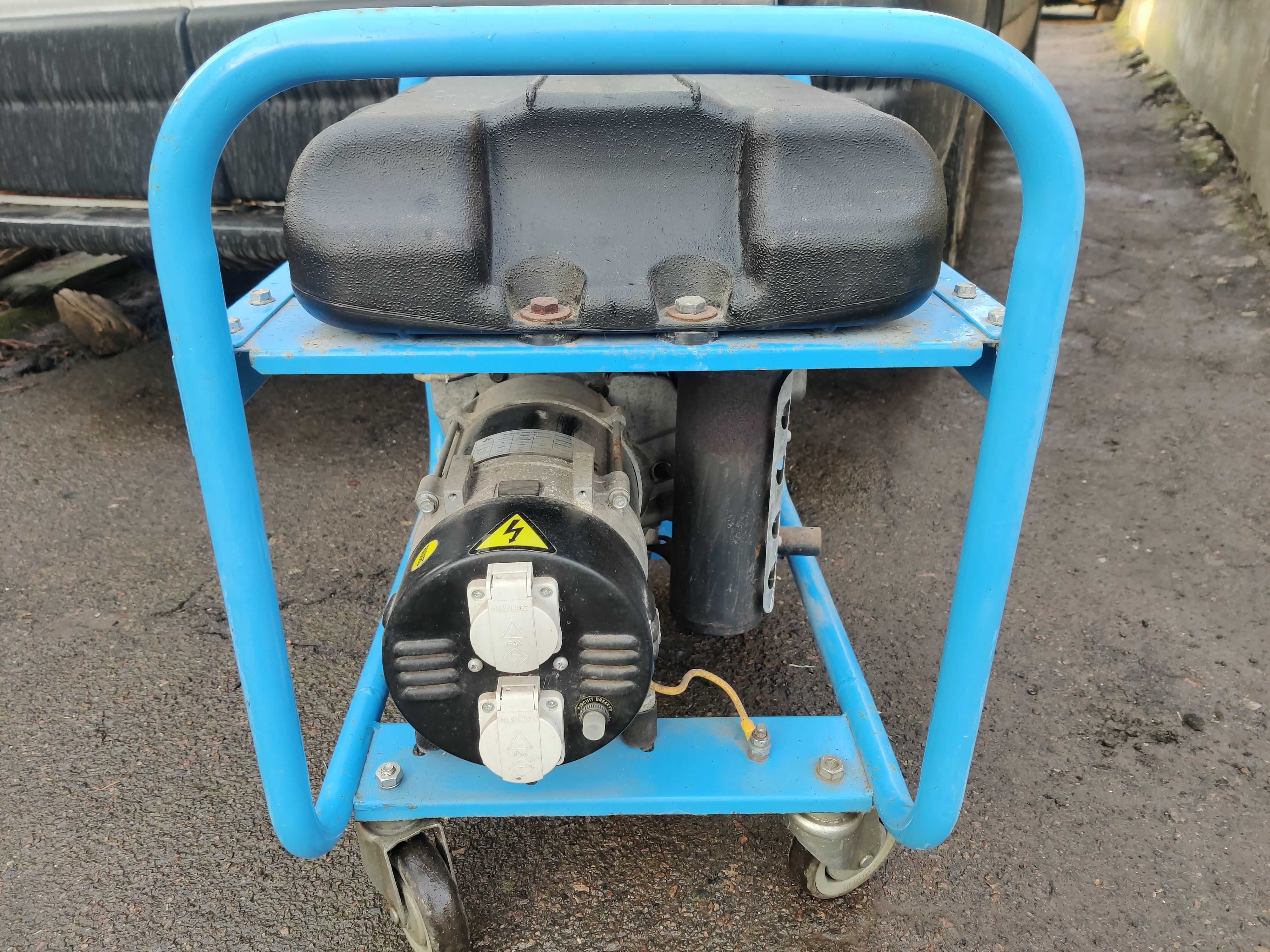 Генератор Blizzer BL3000 (бензин, 2.5кВт, 220В)