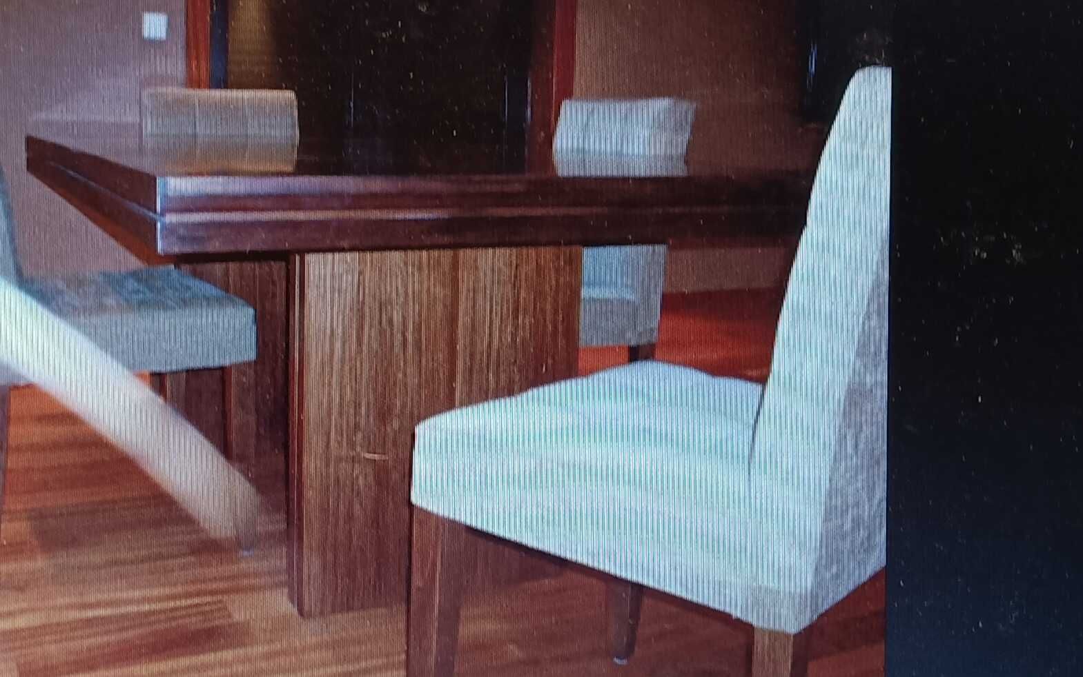 Mesa jantar em Mutene