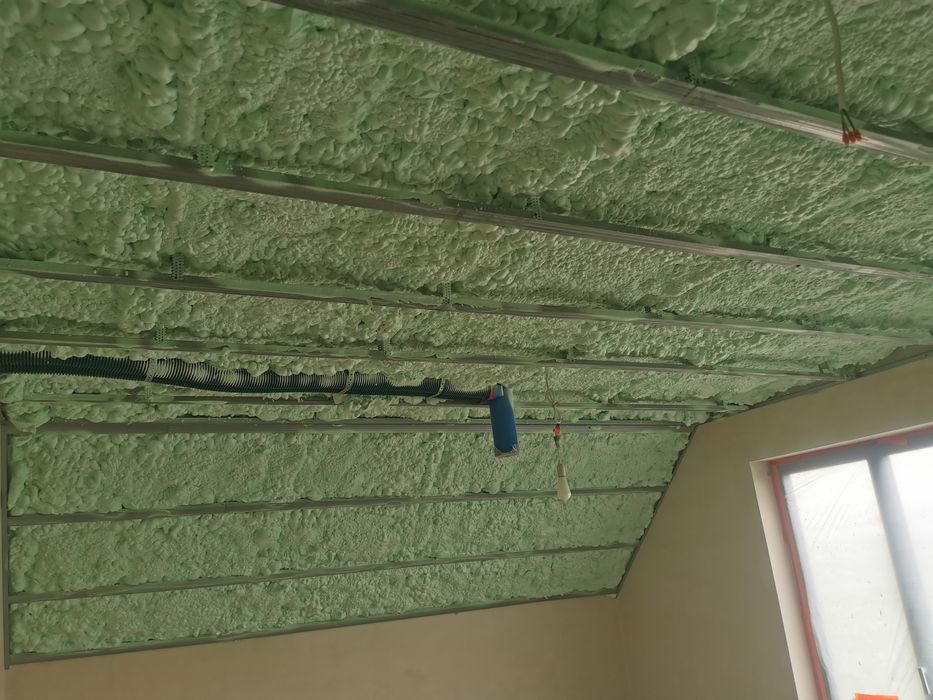 Ocieplanie Poddasza, Pianą Pur, Izolacja Natruskowa, Ocieplanie Pianką