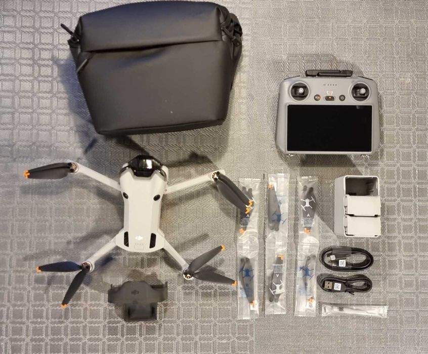 Dron DJI mini 4 pro Fly More Combo 3-miesięczny + 1 rok DJI Care ideał