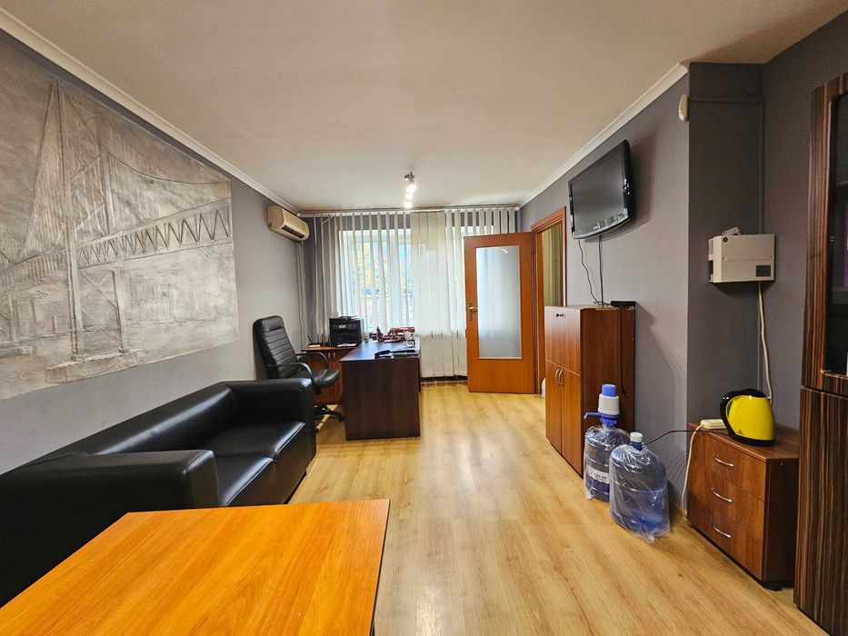 Продам 1 кім. квартиру-офіс на пр. Науки (Гагаріна), червона лінія.