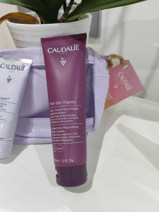 Conjunto de produtos de beleza Caudalie e Avene selados