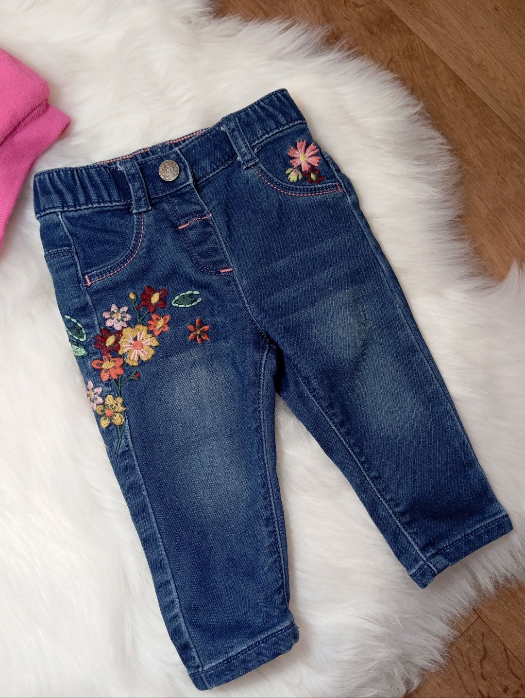 Весняний набір яскрава жилетка та джинси з вишивкою на 3-6 міс