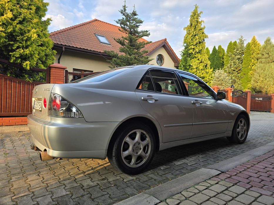 Lexus IS200  hak (rezerwacja do 19.10.2025)