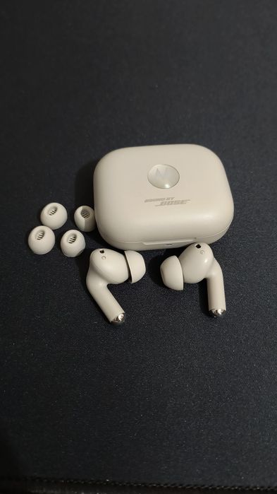 Moto Buds+ | Noise cancelling by BOSE