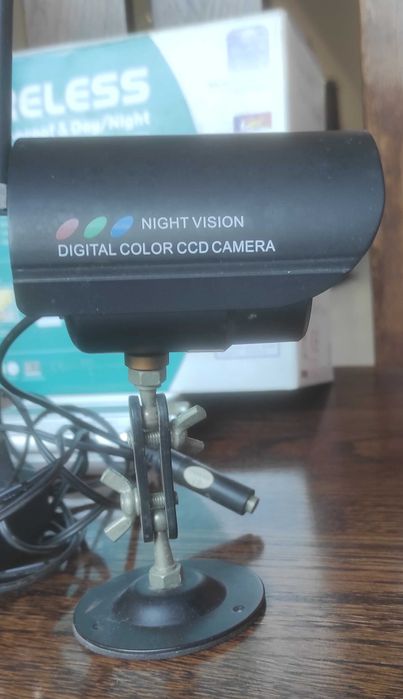 Kamera bezprzewodowa z odbiornikiem.