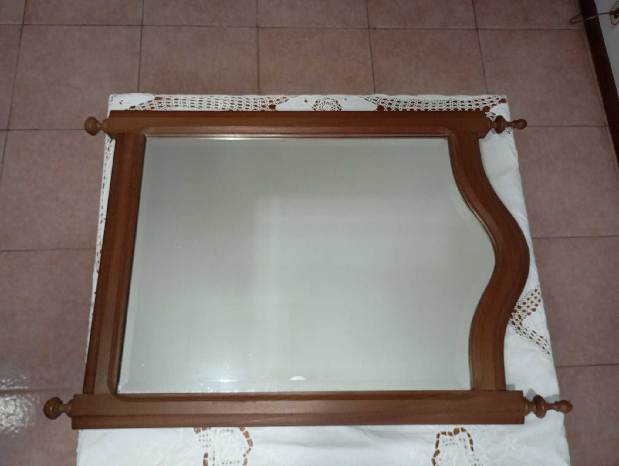 Conjunto de Móveis Rústicos de Madeira Maciça em Ótimo Estado