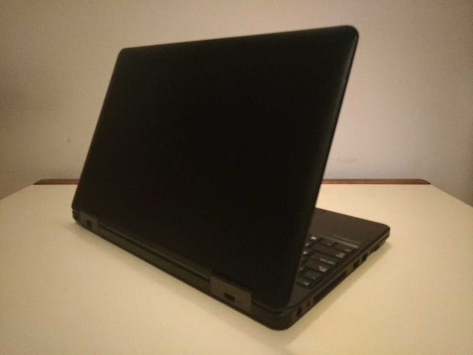 Ігровий ноутбук DELL》i7》SSD》2 відеокарти》FULL HD екран》Нова батарея
