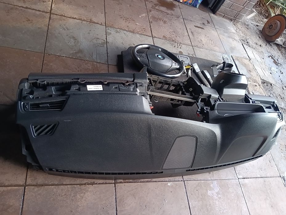 Komplet BMW F10 F11 ORGINAŁ deska rozdzielcza pasy PODUSZKA KOKPIT air