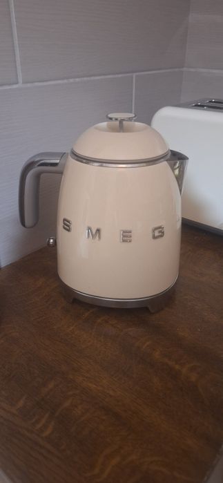 Czajnik elektryczny Smeg 0.8 sliczny Beżowy