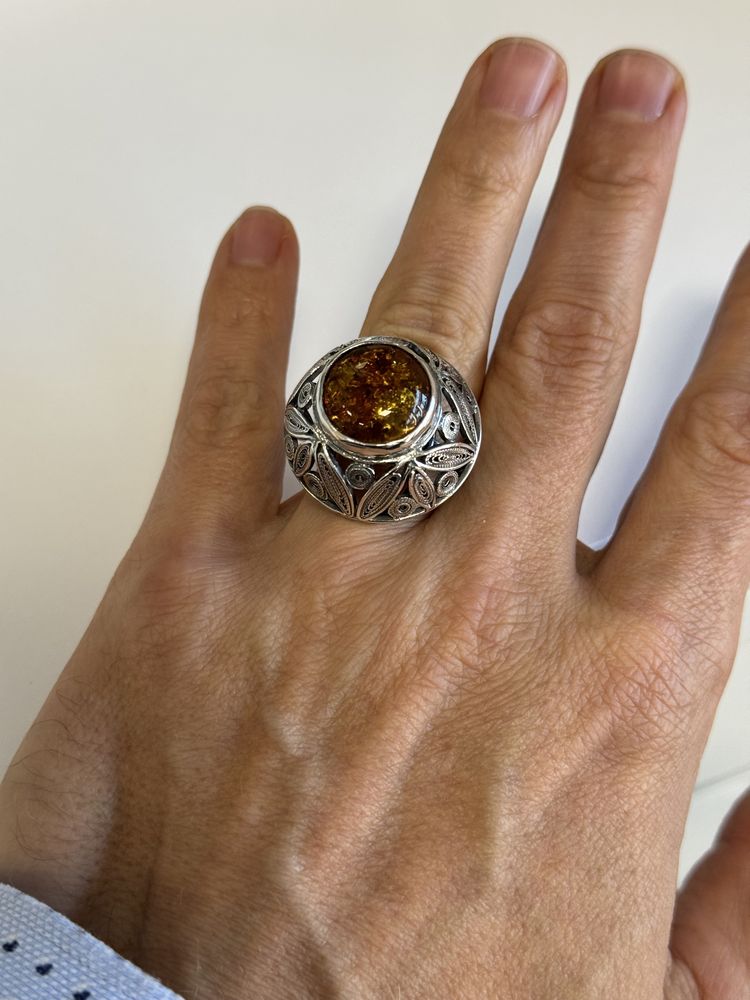 Srebrny pierścionek imago artis z bursztynem