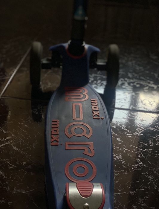 Самокат синий детский