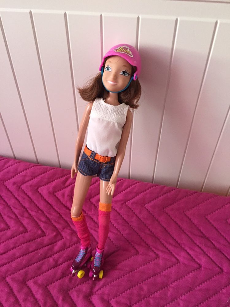 Boneca com patins